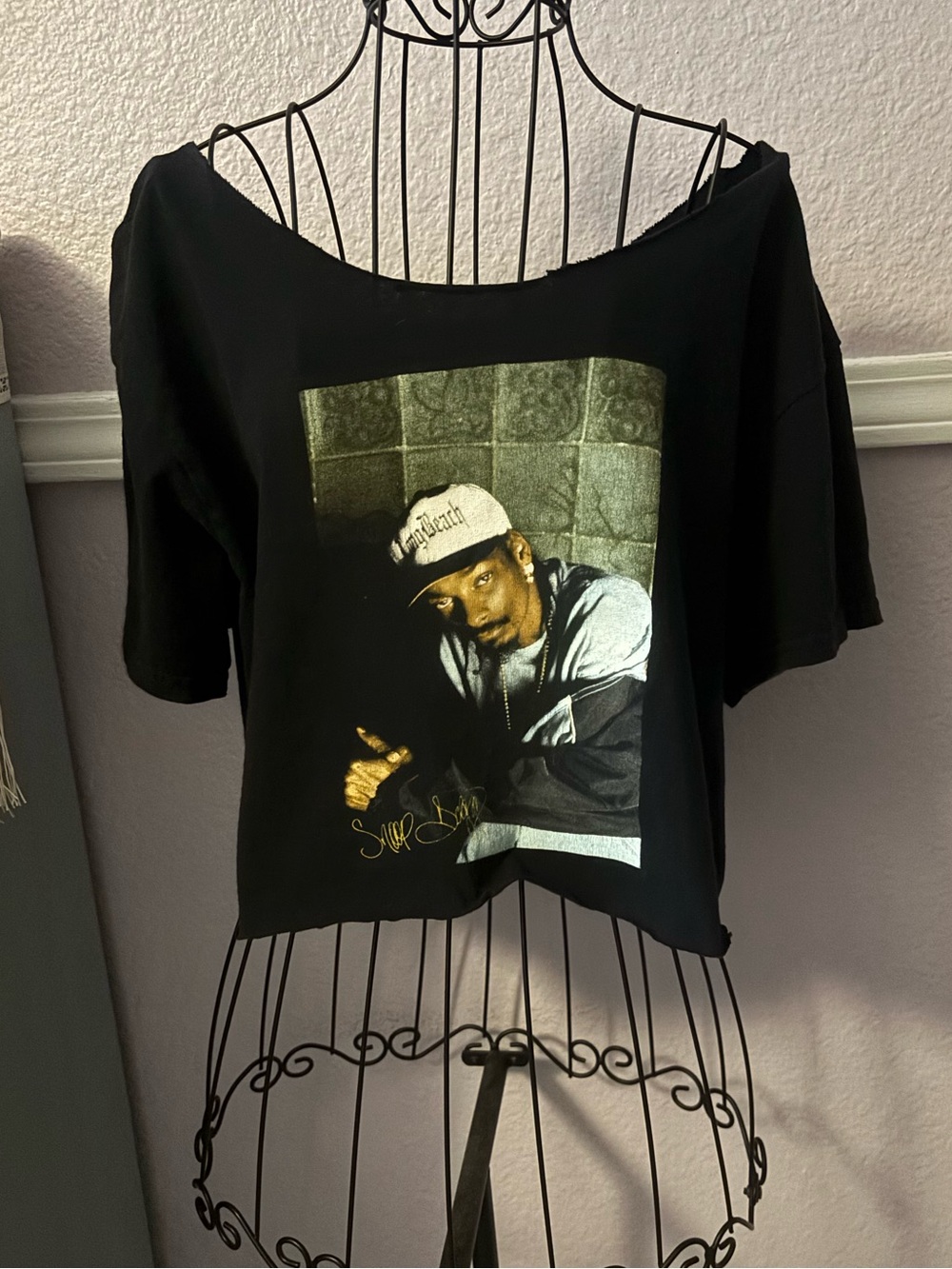 Women’s Snoop Dogg Off The Shoulder Crop Tee Size Medium